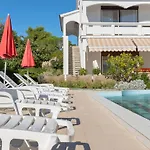Luce By Interhome